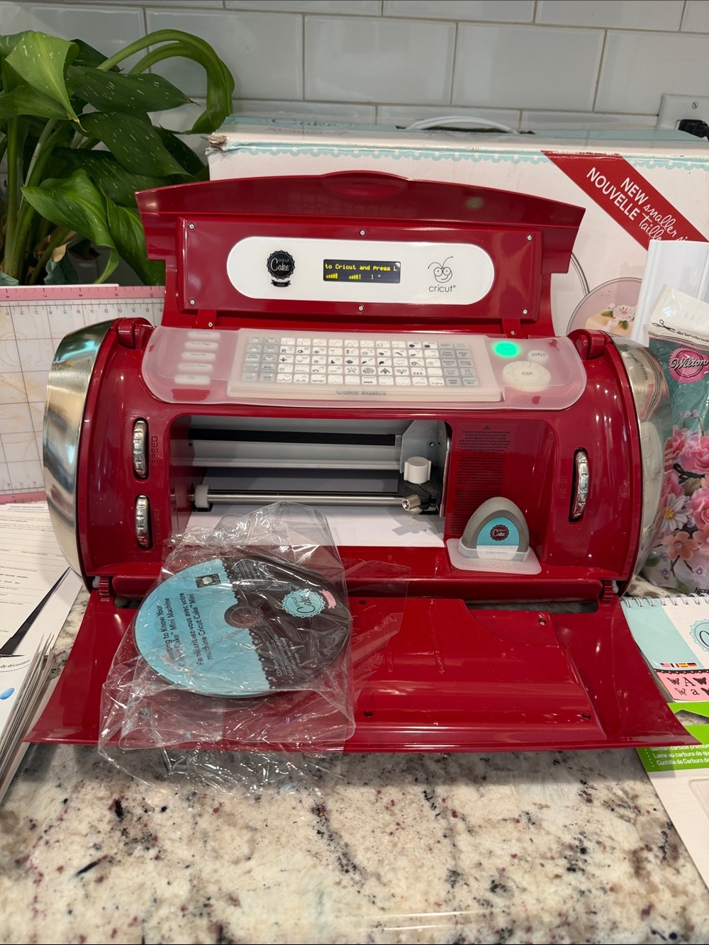 Cricut Red Cake Decorating Machine - Picture 6 of 12